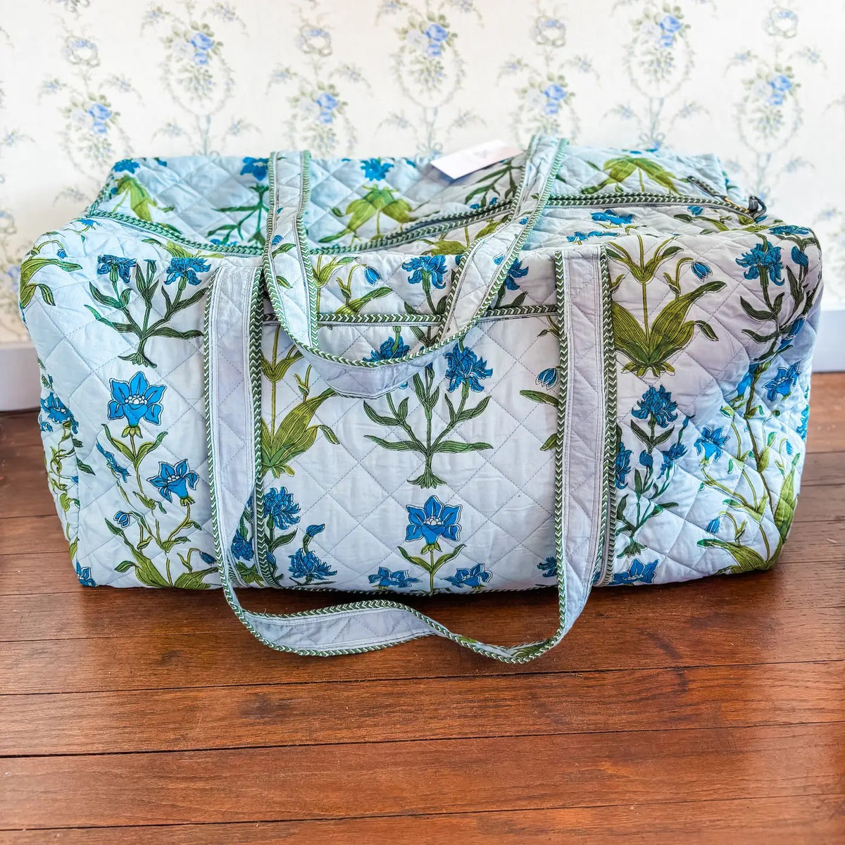 Iris Luxe | Xl Quilted Duffle Bag