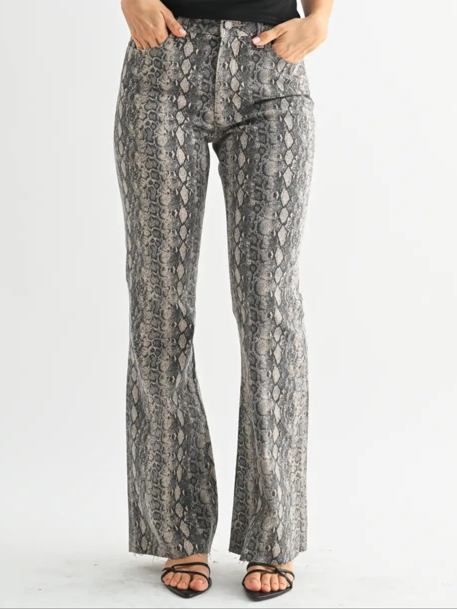 Snake - Flare with Regular Hem